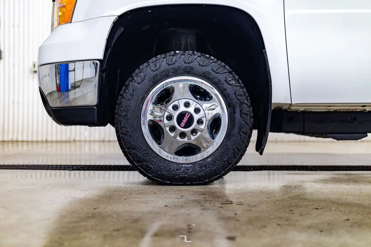 GMC Sierra 3500HD снимка GMC Sierra 3500HD