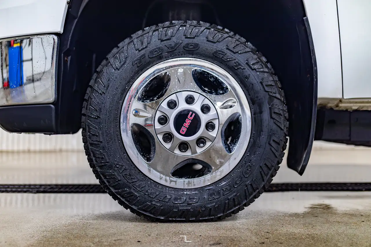 GMC Sierra 3500HD снимка GMC Sierra 3500HD