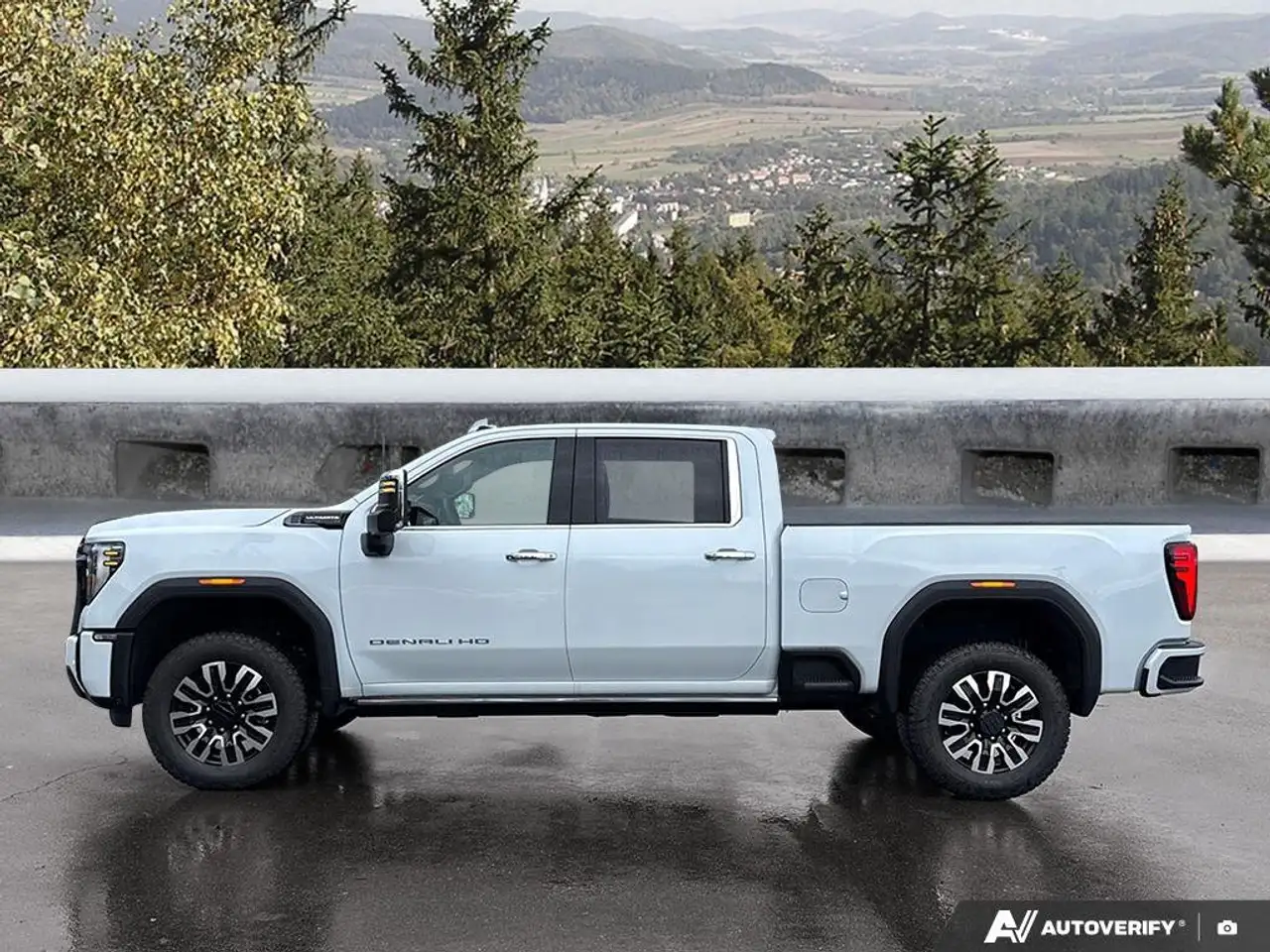 GMC Sierra 3500HD снимка GMC Sierra 3500HD