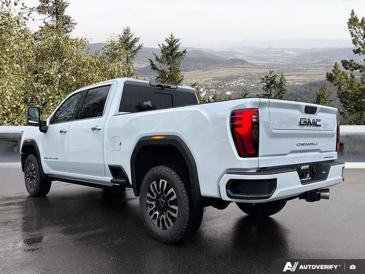 GMC Sierra 3500HD снимка GMC Sierra 3500HD