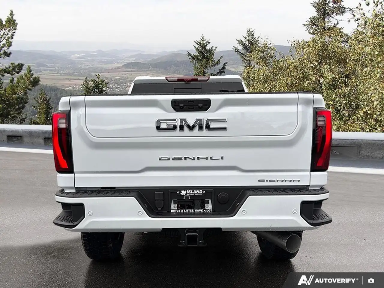 GMC Sierra 3500HD снимка GMC Sierra 3500HD