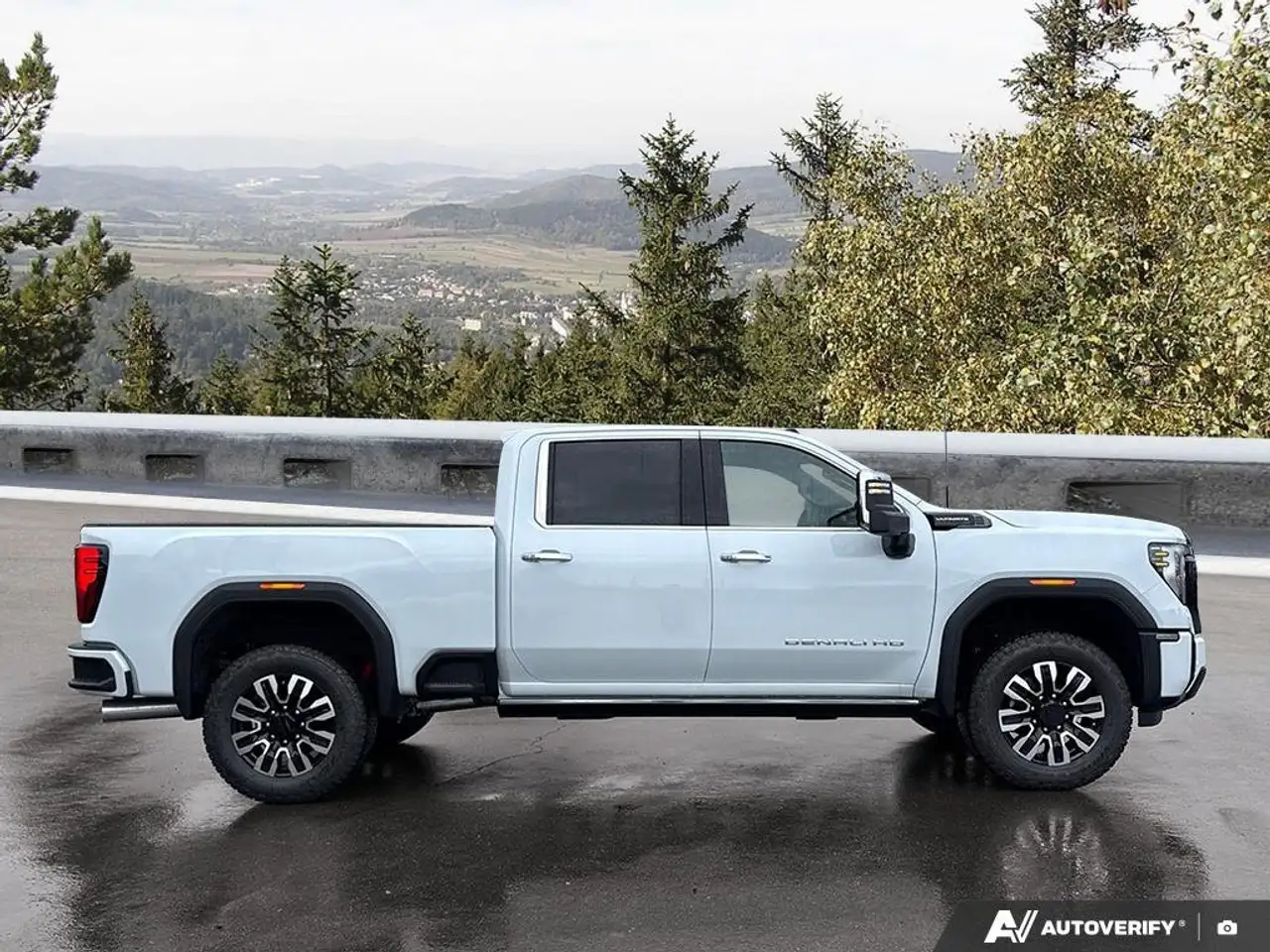 GMC Sierra 3500HD снимка GMC Sierra 3500HD