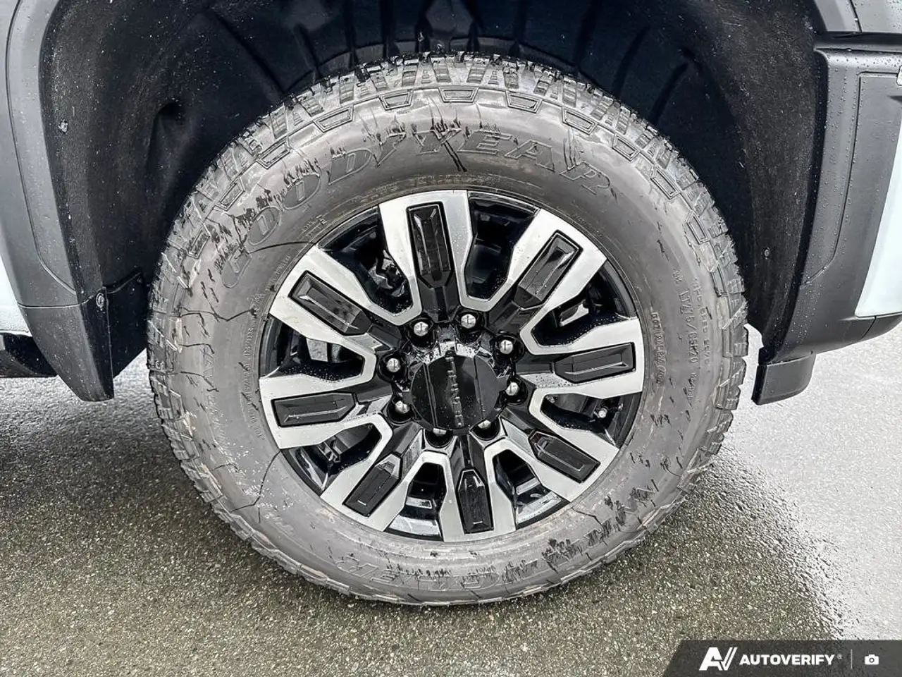 GMC Sierra 3500HD снимка GMC Sierra 3500HD