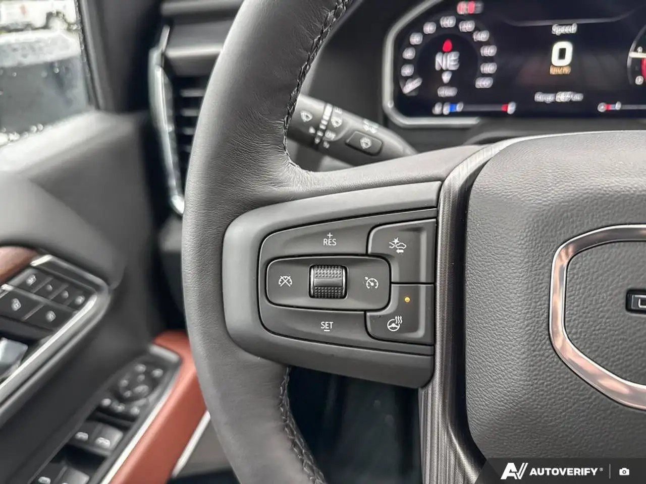 GMC Sierra 3500HD снимка GMC Sierra 3500HD