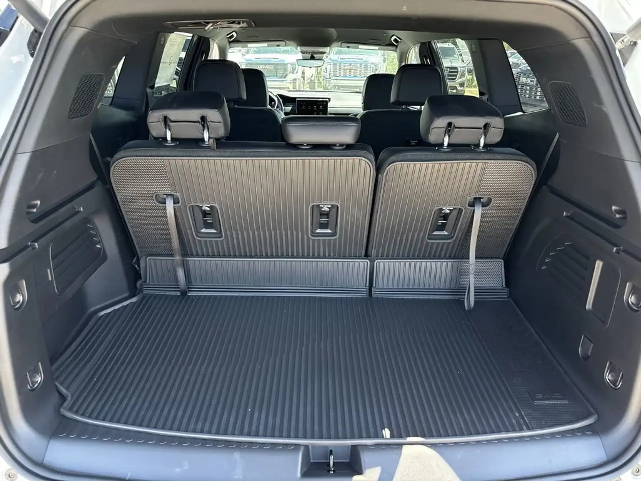 GMC Acadia снимка GMC Acadia