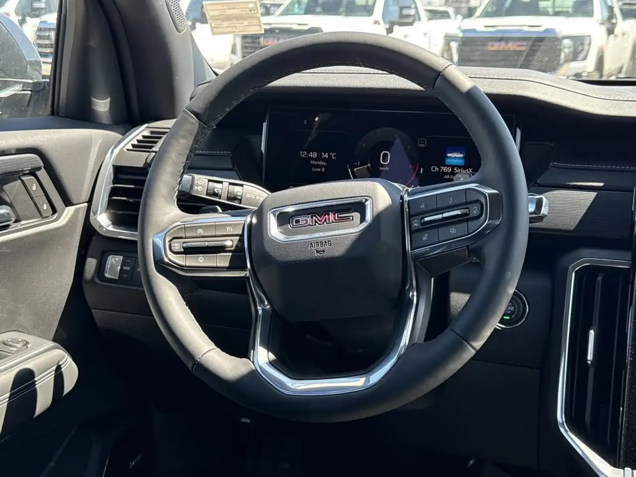 GMC Acadia снимка GMC Acadia