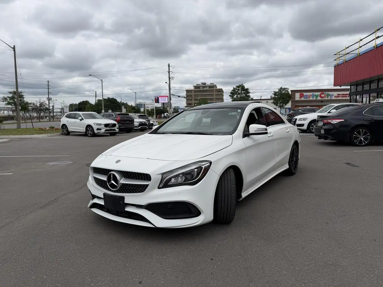 Mercedes-Benz CLA снимка Mercedes-Benz CLA