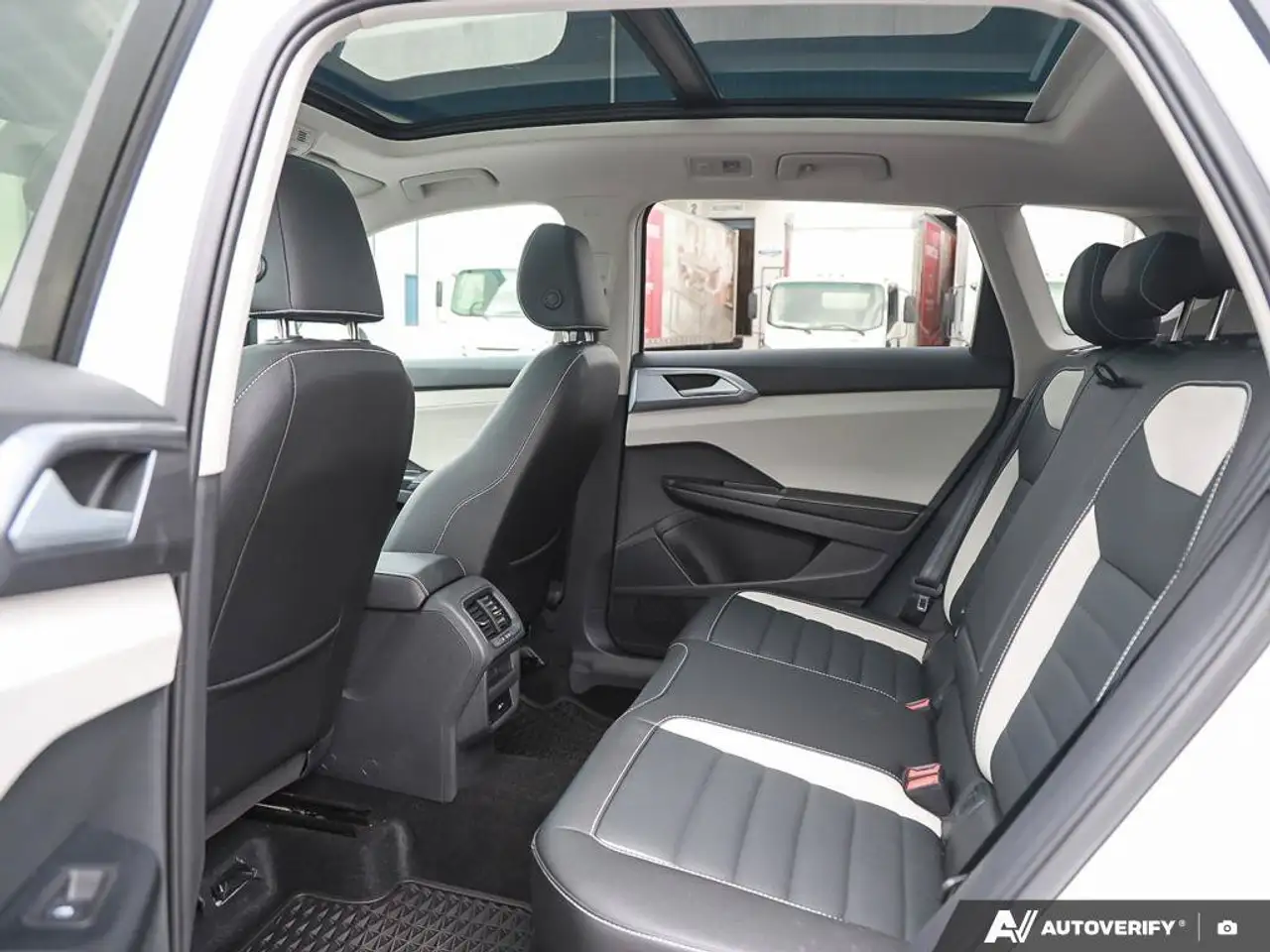 Volkswagen Taos снимка Volkswagen Taos