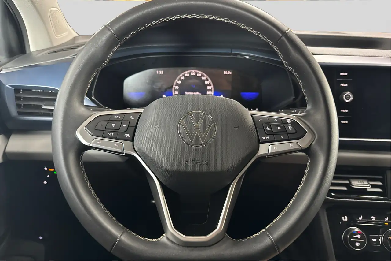 Volkswagen Taos photo Volkswagen Taos