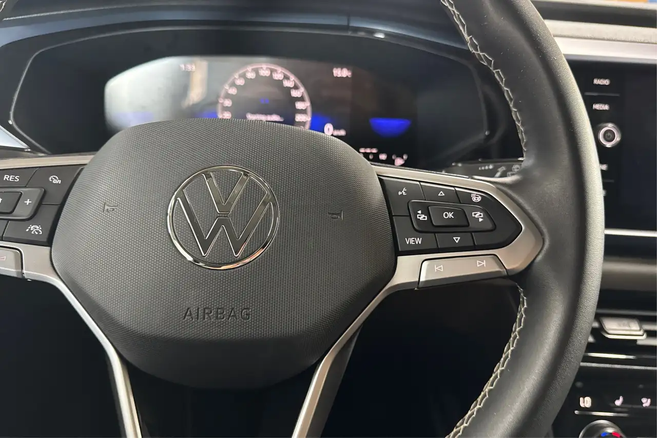 Volkswagen Taos photo Volkswagen Taos