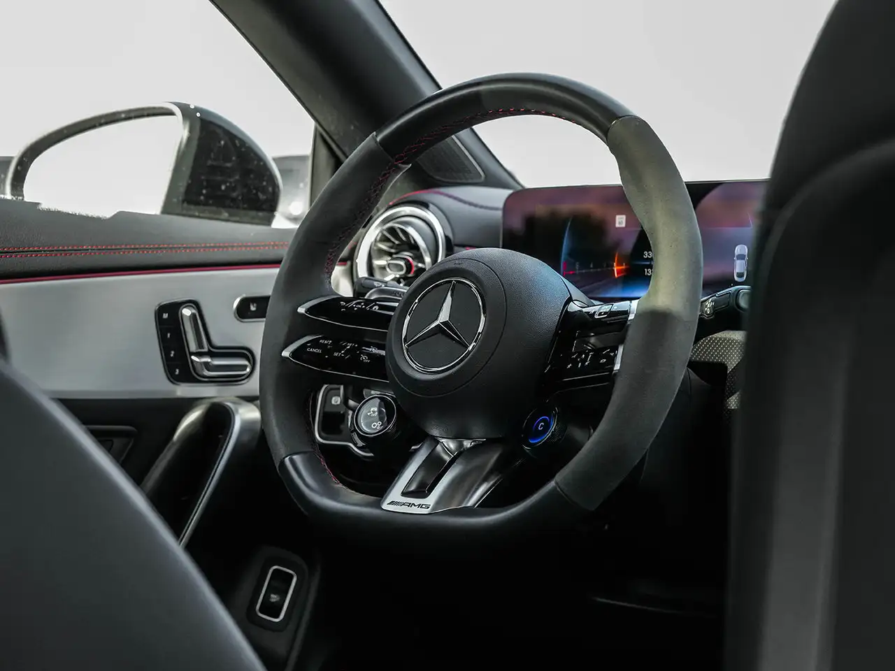 Mercedes-Benz CLA photo Mercedes-Benz CLA