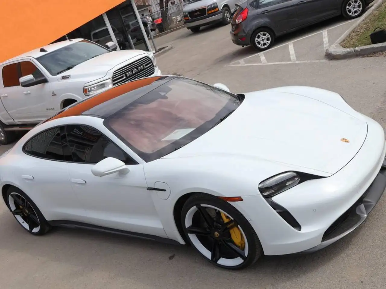 Porsche Taycan снимка Porsche Taycan