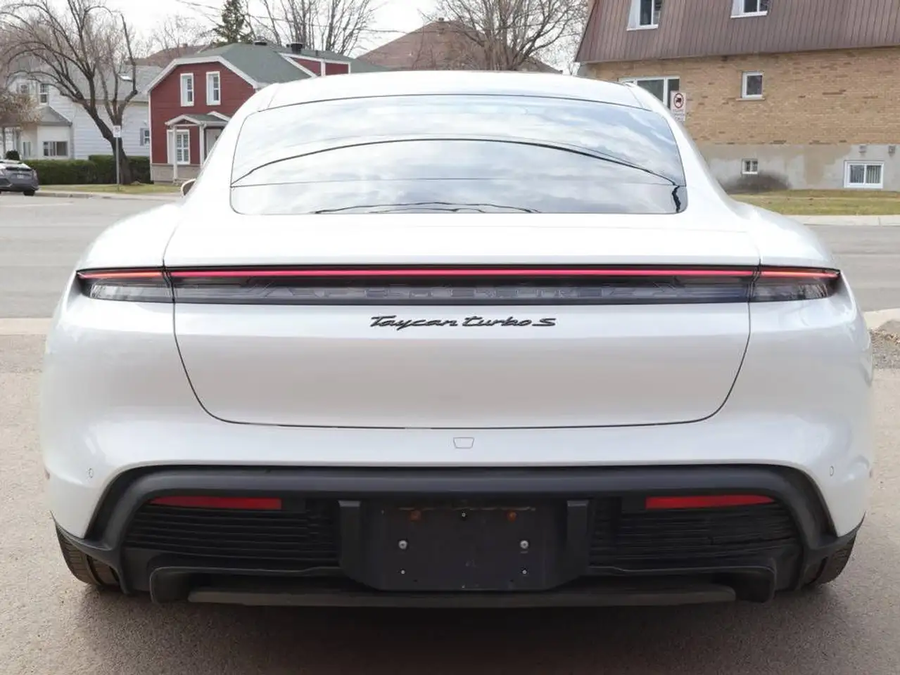 Porsche Taycan снимка Porsche Taycan