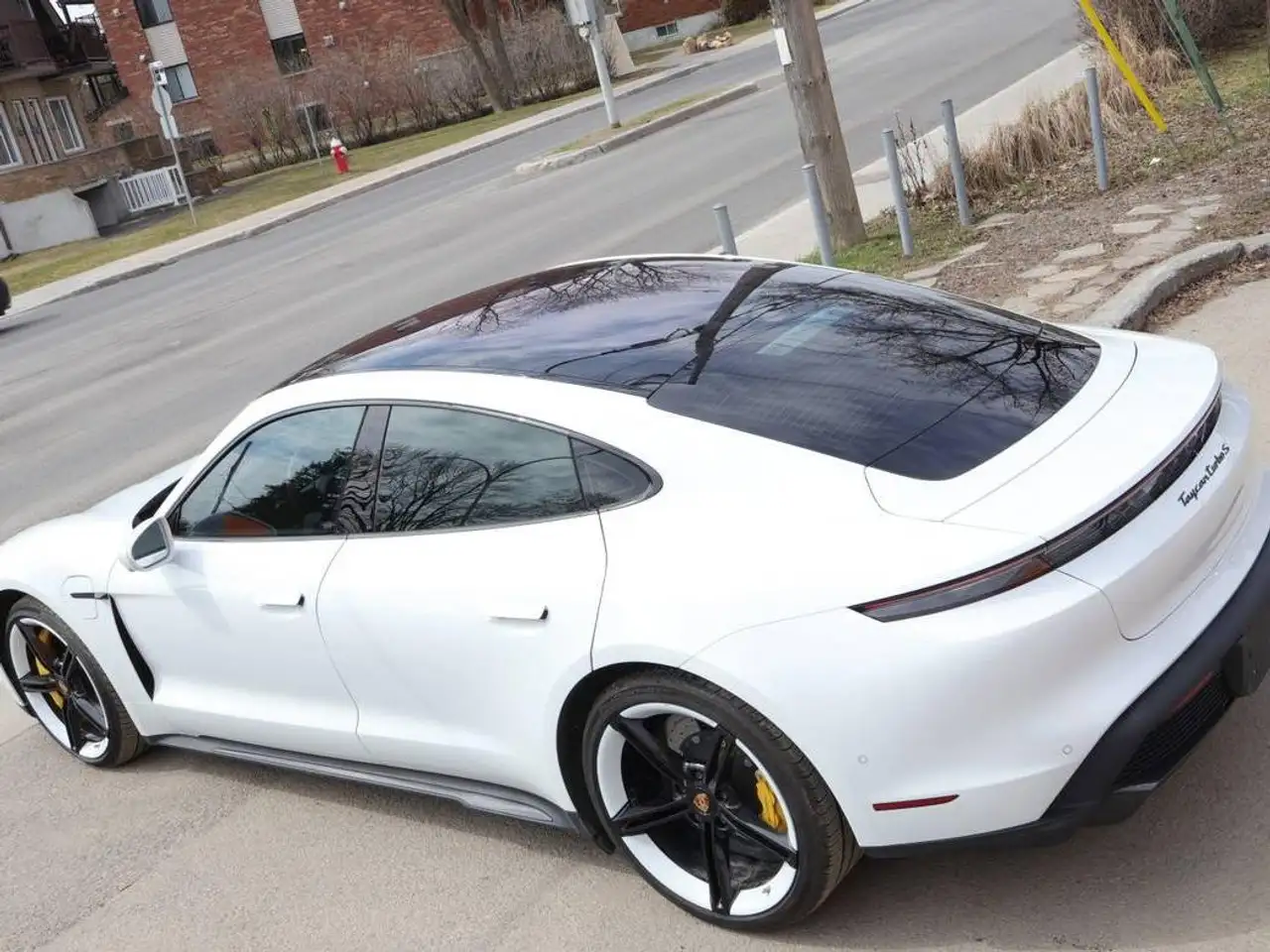Porsche Taycan снимка Porsche Taycan