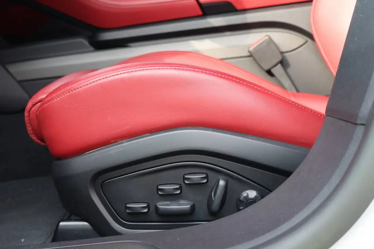 Porsche Taycan снимка Porsche Taycan