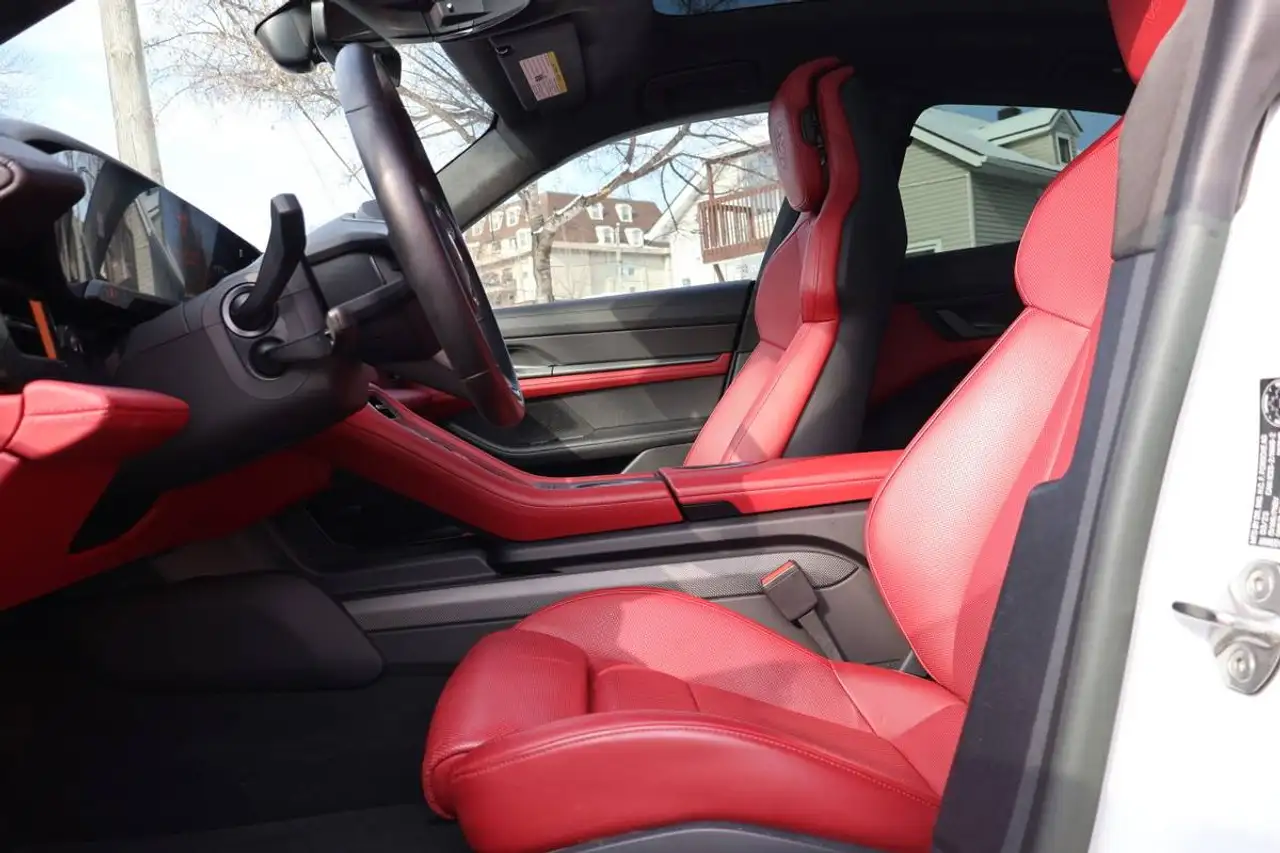 Porsche Taycan снимка Porsche Taycan