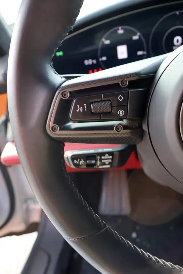 Porsche Taycan снимка Porsche Taycan