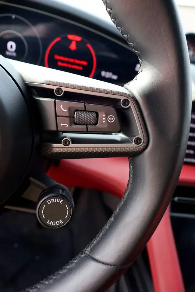 Porsche Taycan снимка Porsche Taycan