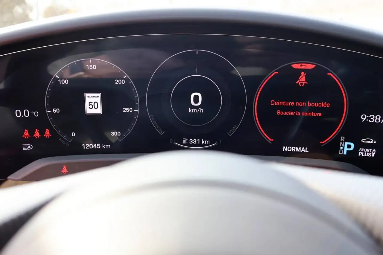 Porsche Taycan снимка Porsche Taycan
