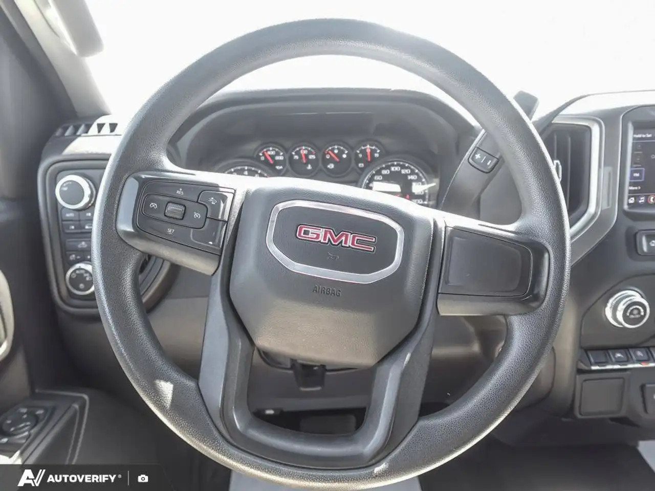 GMC Sierra 1500 снимка GMC Sierra 1500