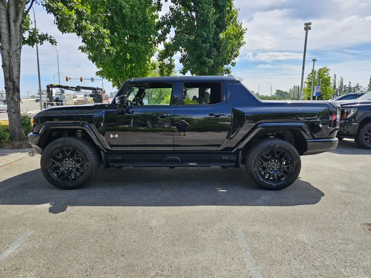 GMC HUMMER EV Pickup photo GMC HUMMER EV Pickup