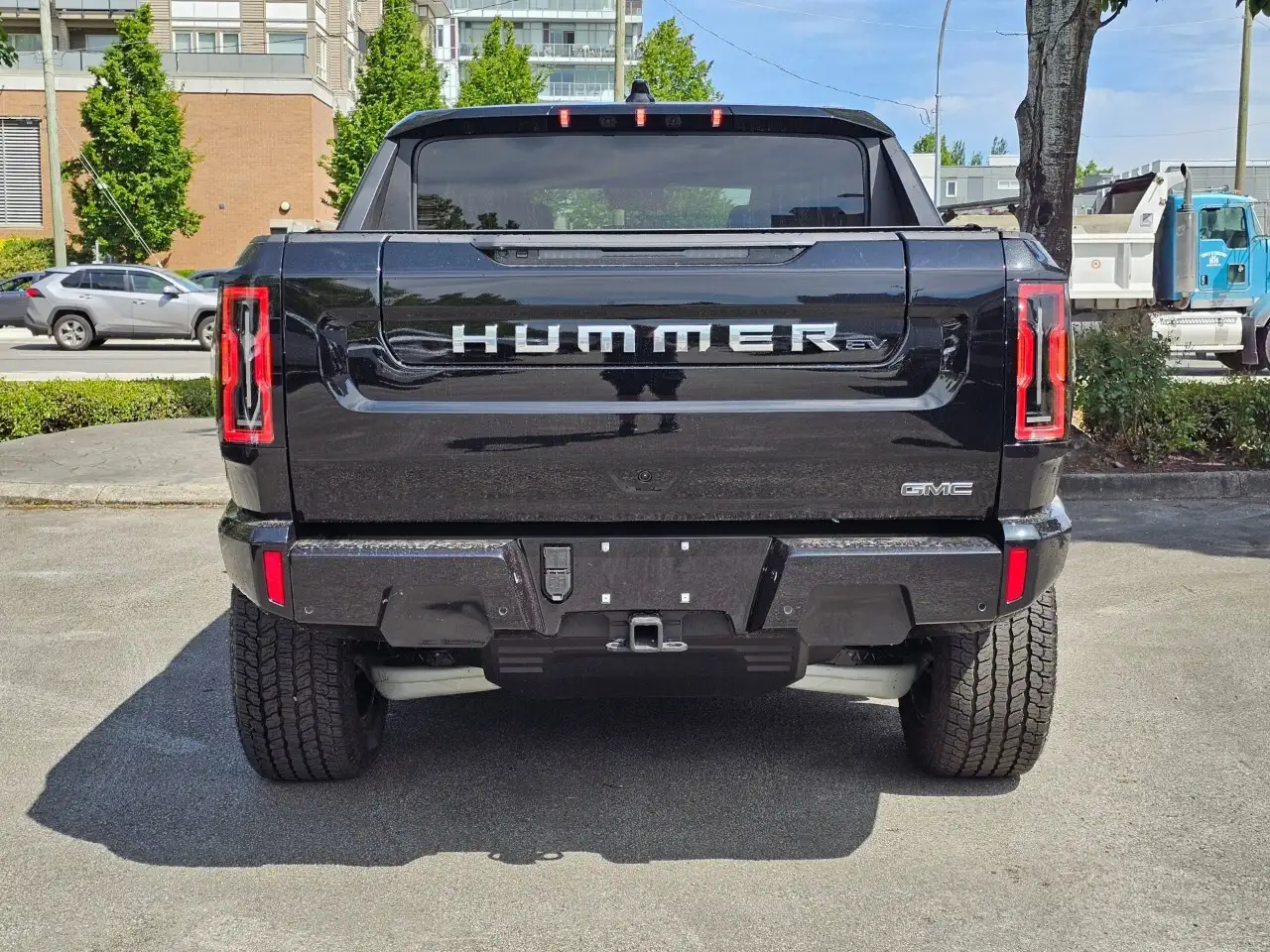GMC HUMMER EV Pickup photo GMC HUMMER EV Pickup