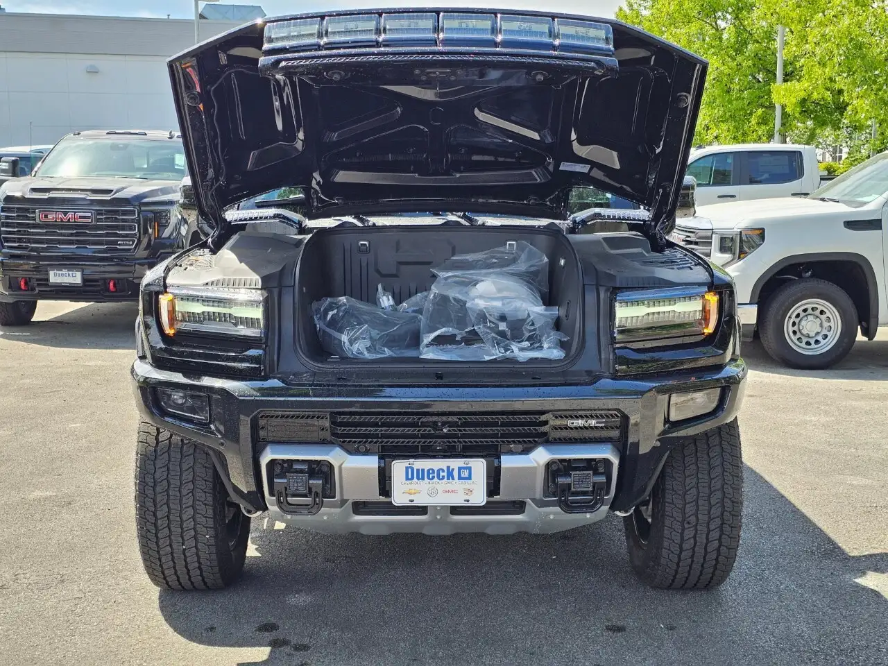 GMC HUMMER EV Pickup photo GMC HUMMER EV Pickup