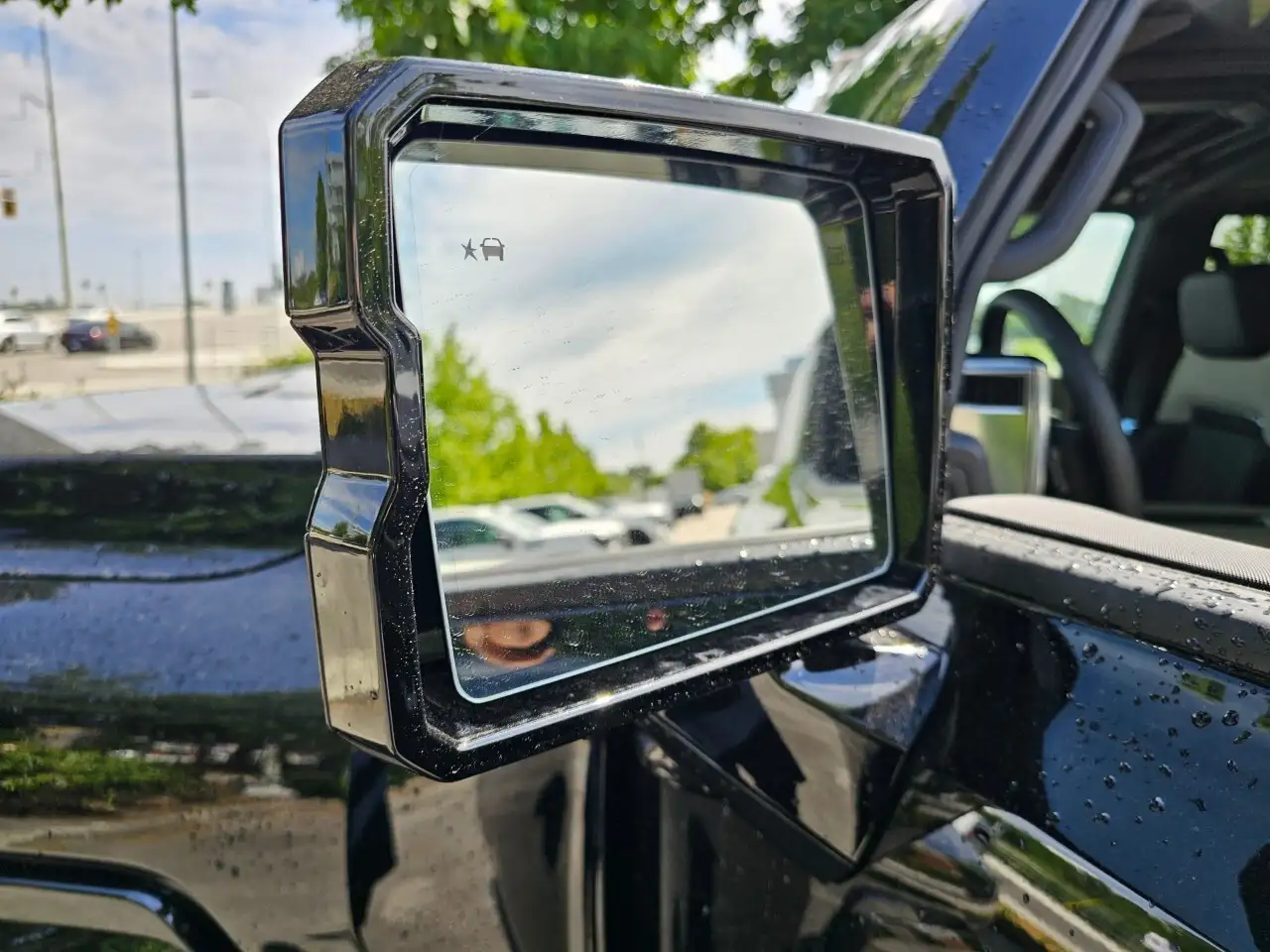 GMC HUMMER EV Pickup photo GMC HUMMER EV Pickup