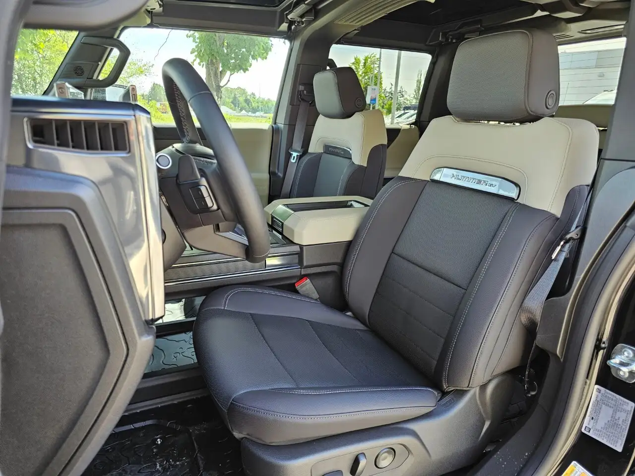 GMC HUMMER EV Pickup photo GMC HUMMER EV Pickup