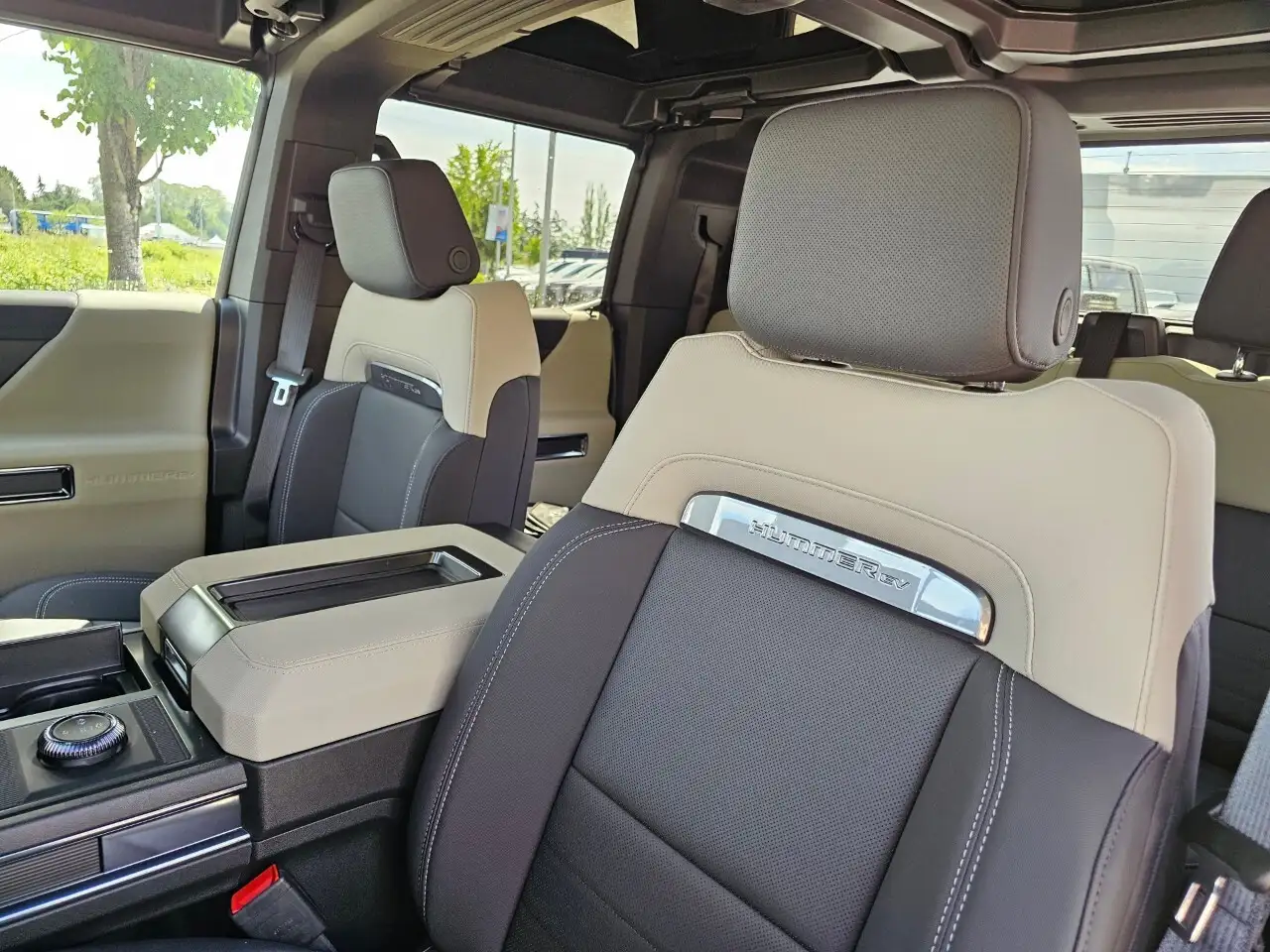 GMC HUMMER EV Pickup photo GMC HUMMER EV Pickup
