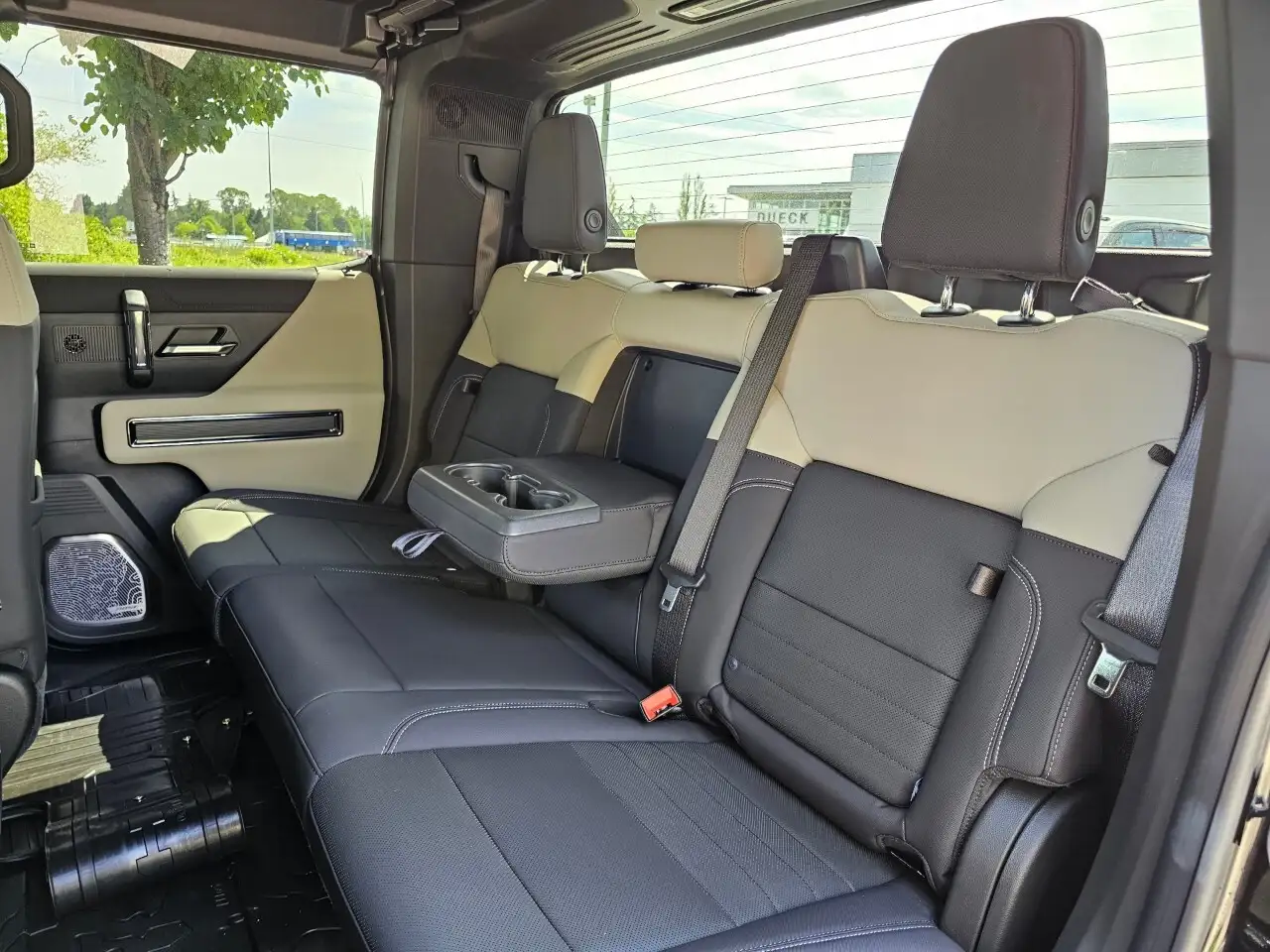 GMC HUMMER EV Pickup photo GMC HUMMER EV Pickup
