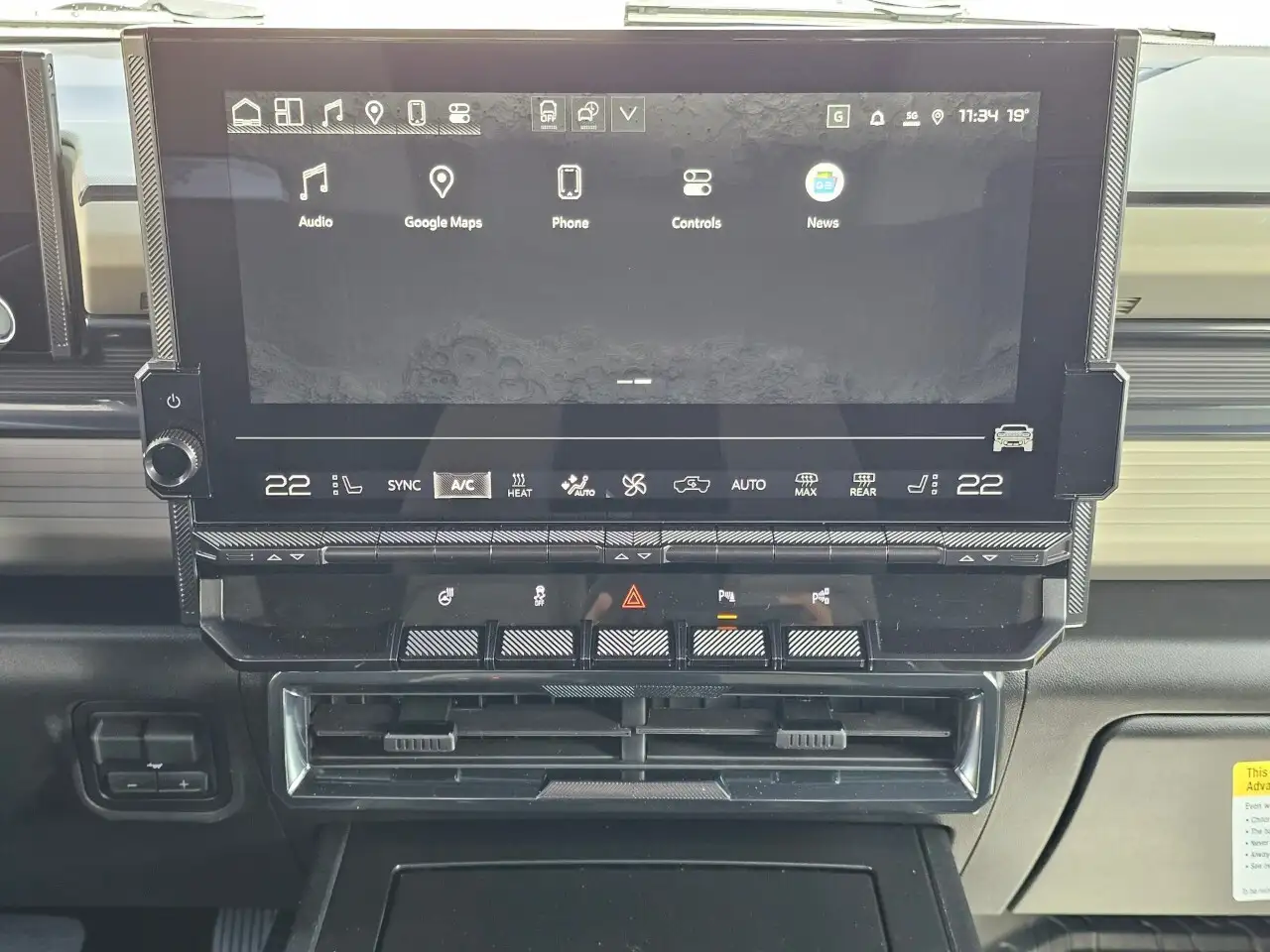 GMC HUMMER EV Pickup photo GMC HUMMER EV Pickup