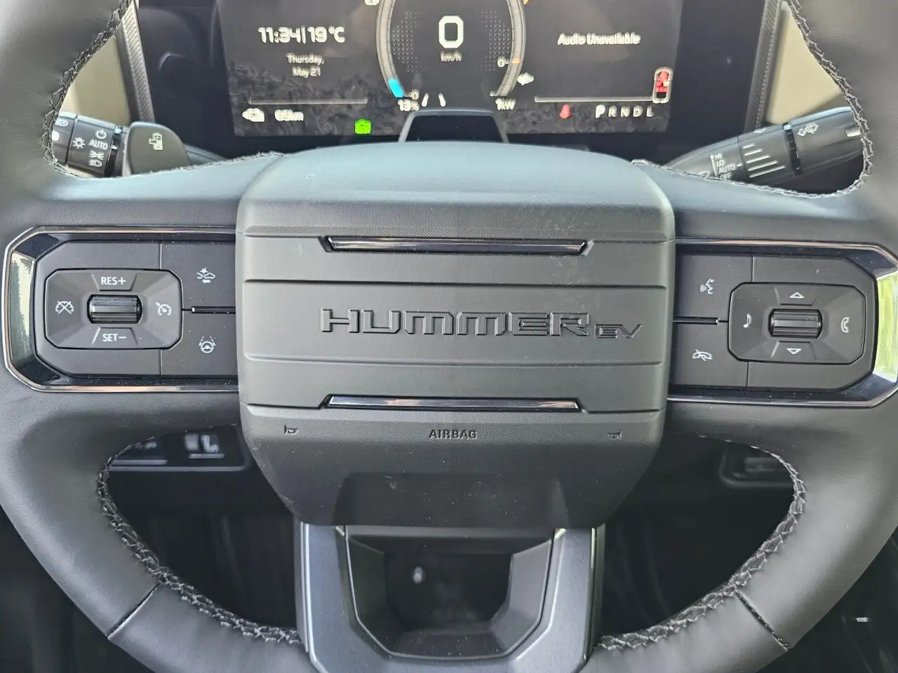 GMC HUMMER EV Pickup photo GMC HUMMER EV Pickup