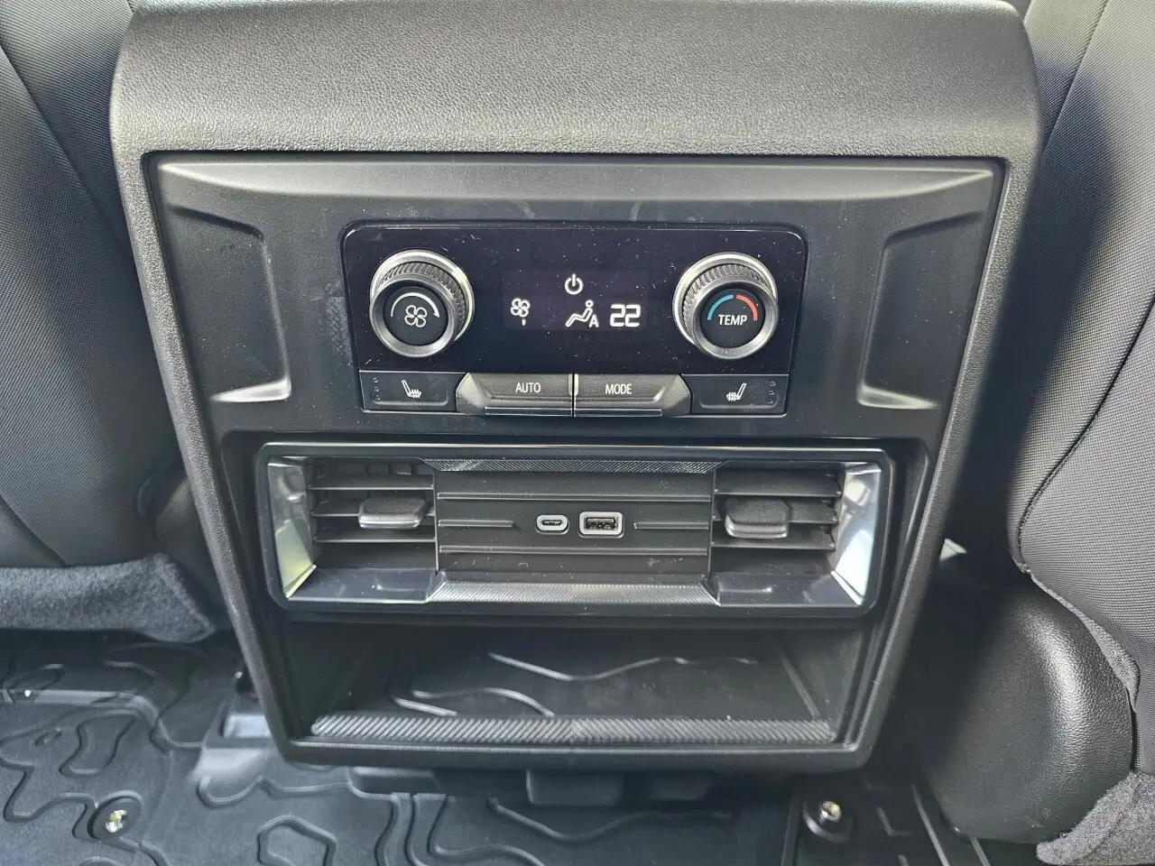 GMC HUMMER EV Pickup photo GMC HUMMER EV Pickup