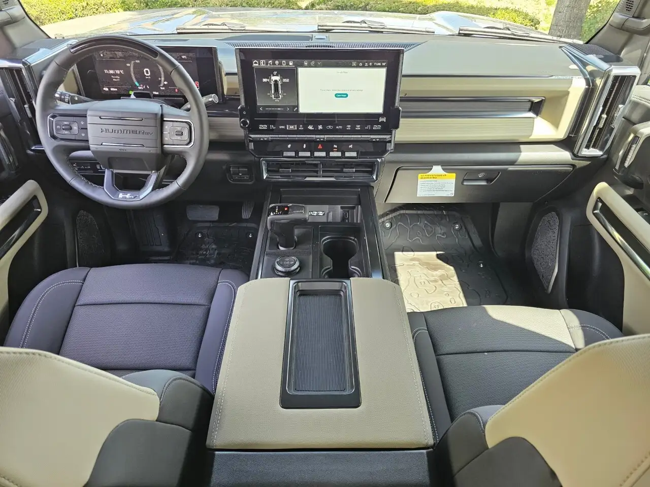 GMC HUMMER EV Pickup photo GMC HUMMER EV Pickup
