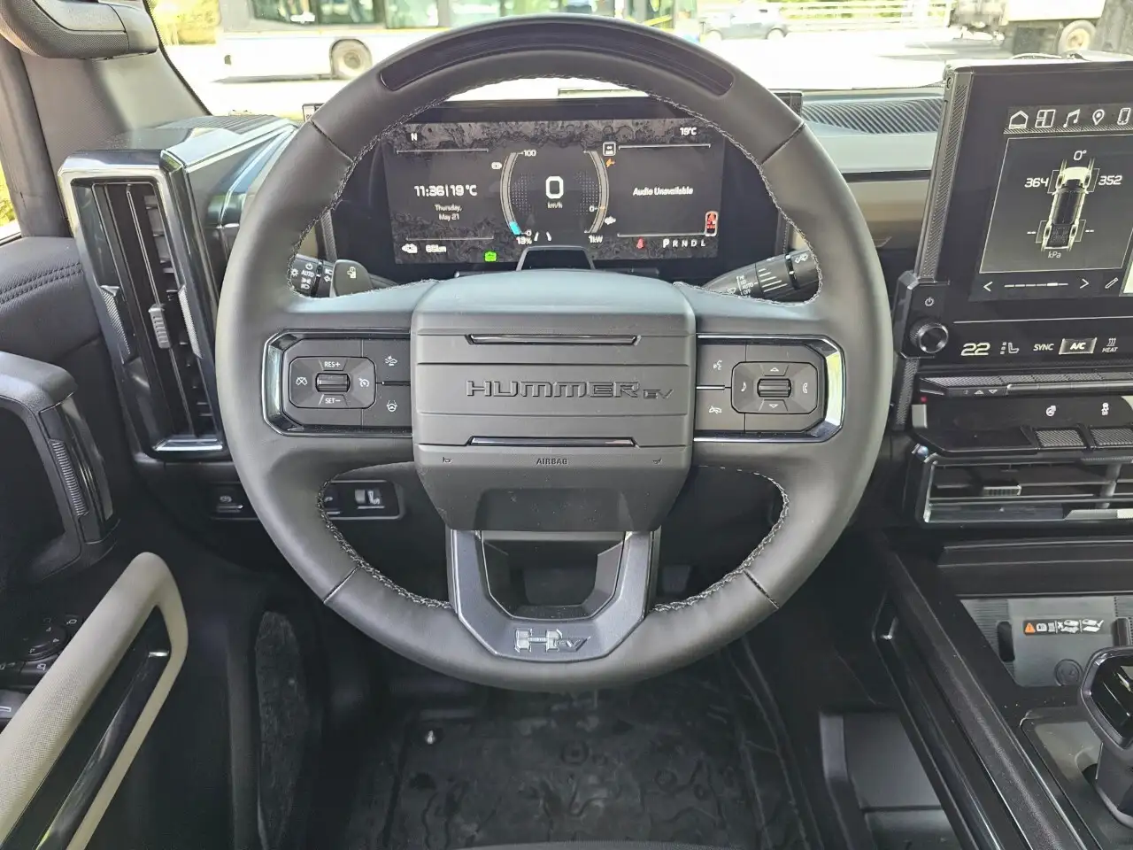 GMC HUMMER EV Pickup photo GMC HUMMER EV Pickup