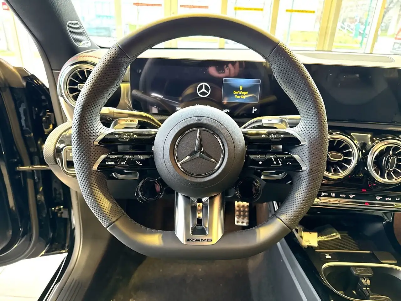 Mercedes-Benz CLA снимка Mercedes-Benz CLA