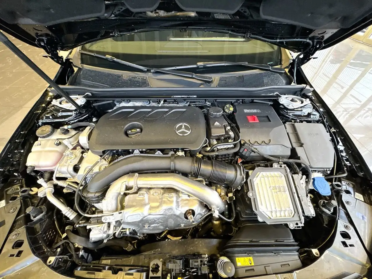 Mercedes-Benz CLA снимка Mercedes-Benz CLA