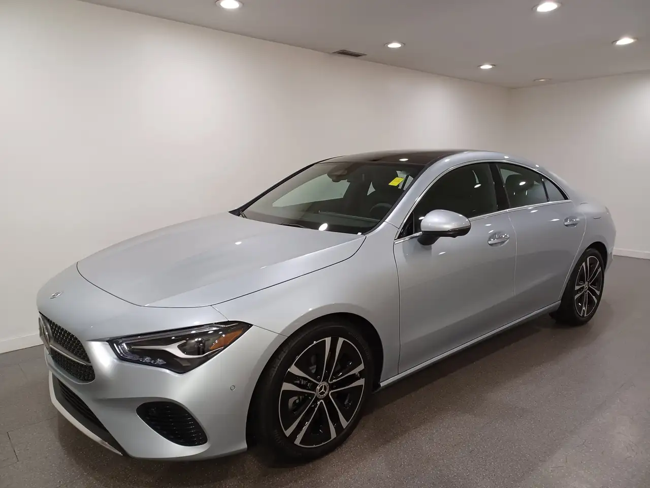 Mercedes-Benz CLA photo Mercedes-Benz CLA