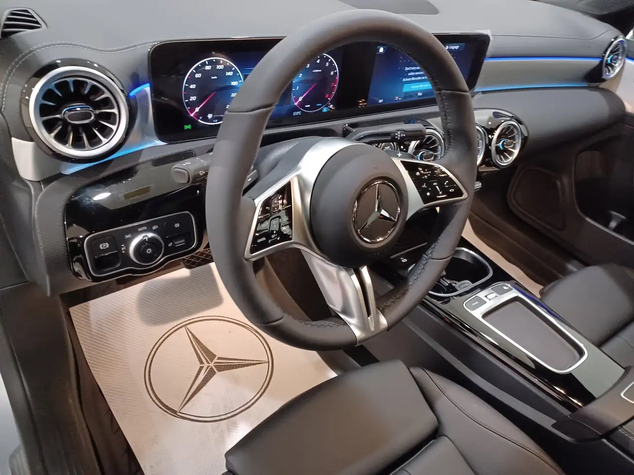 Mercedes-Benz CLA photo Mercedes-Benz CLA