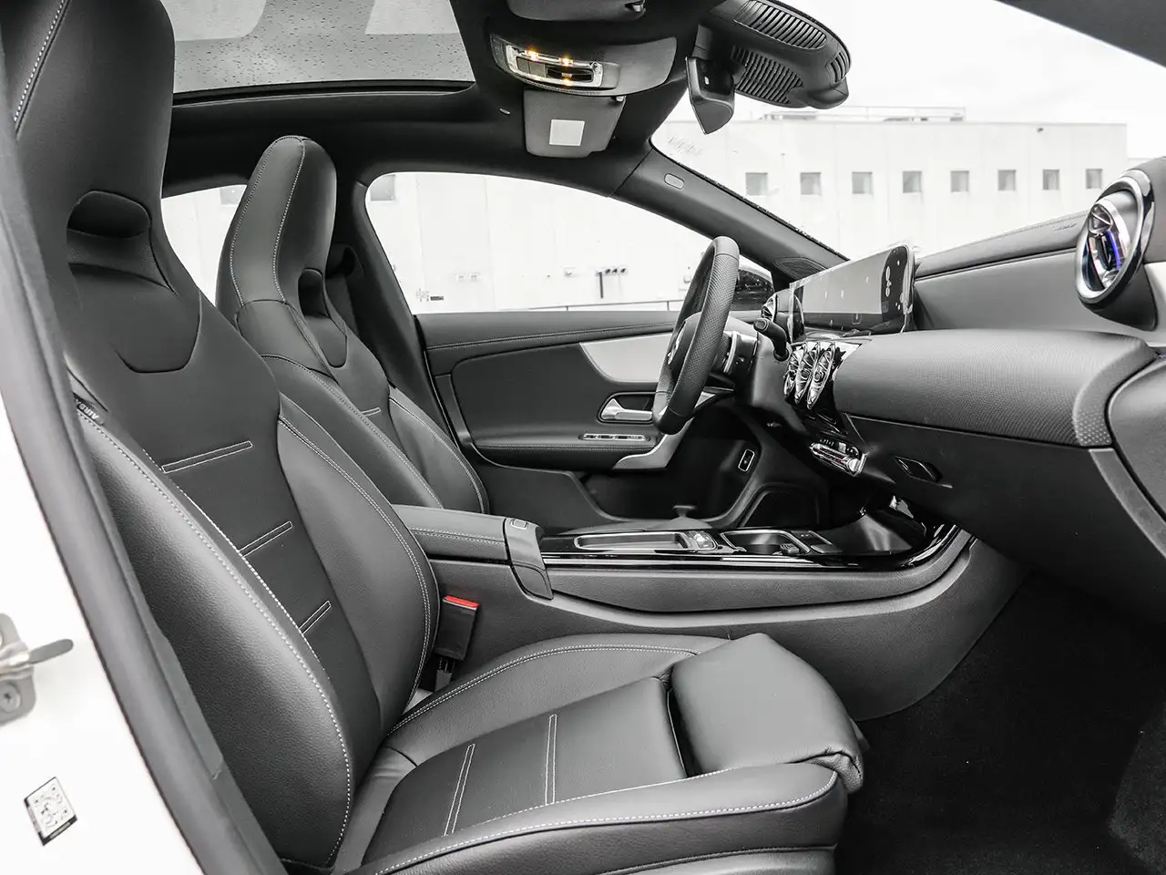 Mercedes-Benz CLA photo Mercedes-Benz CLA
