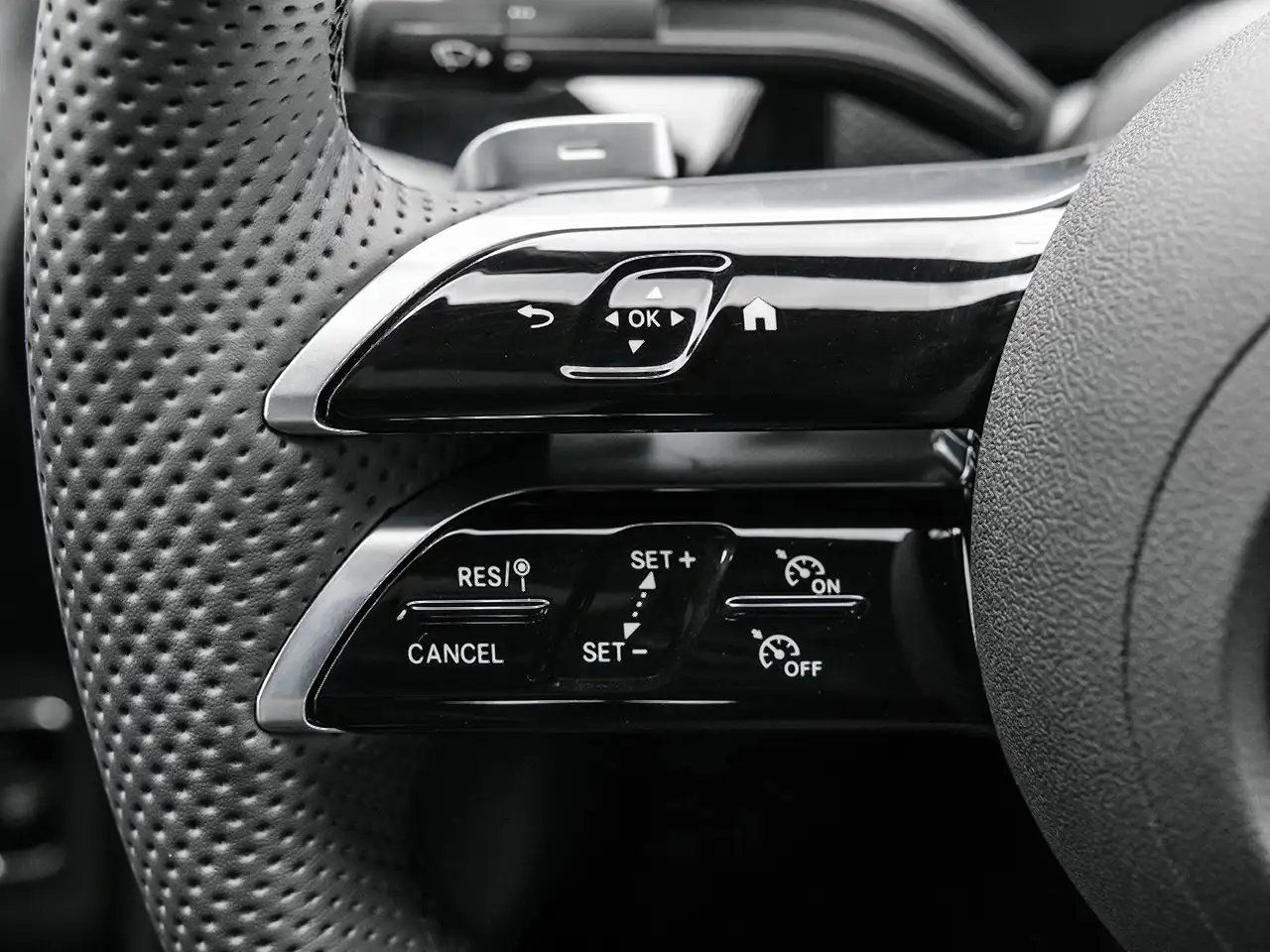 Mercedes-Benz CLA photo Mercedes-Benz CLA