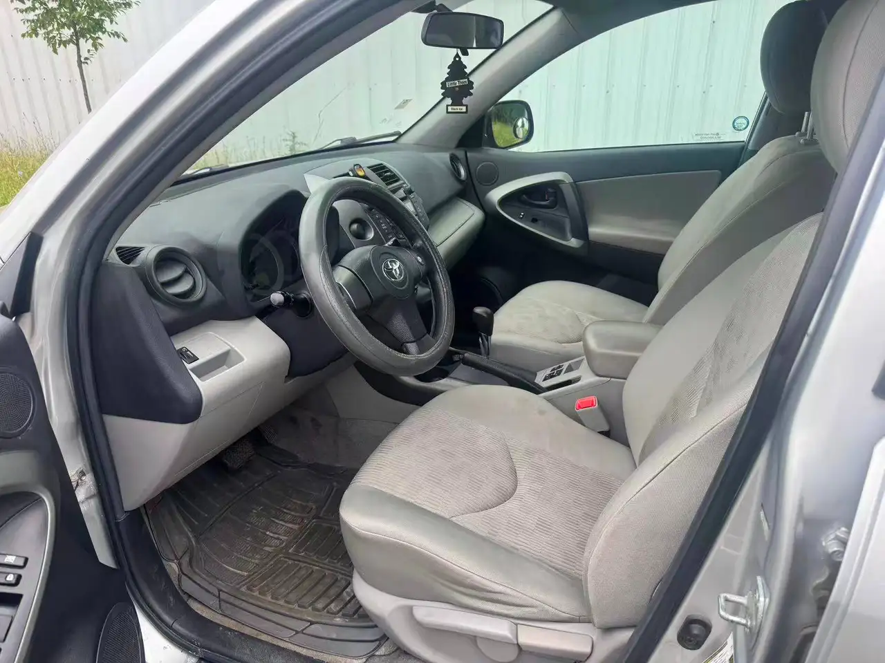 Toyota RAV 4 photo Toyota RAV 4