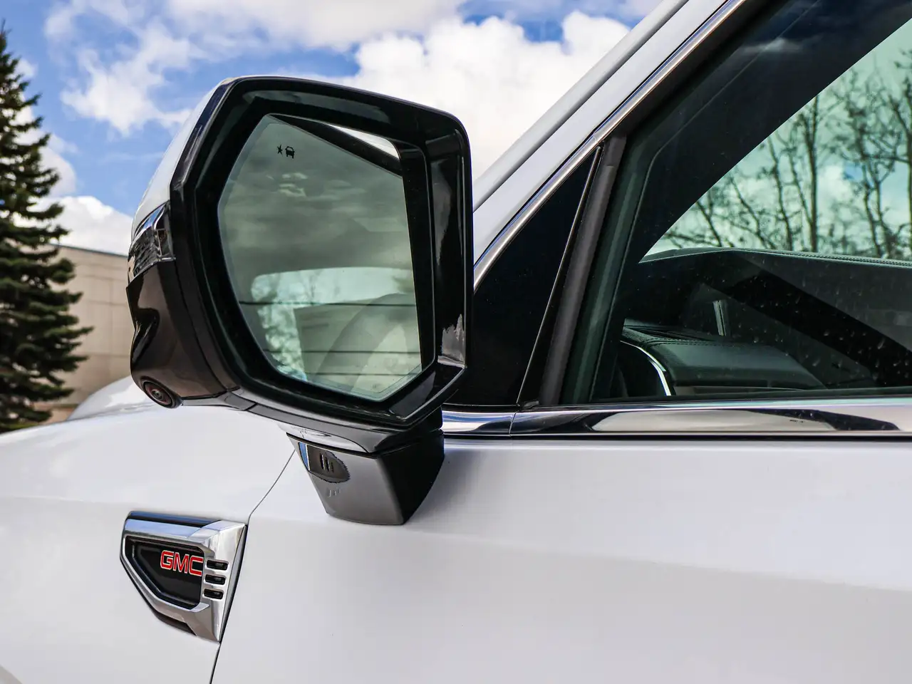 GMC Yukon photo GMC Yukon