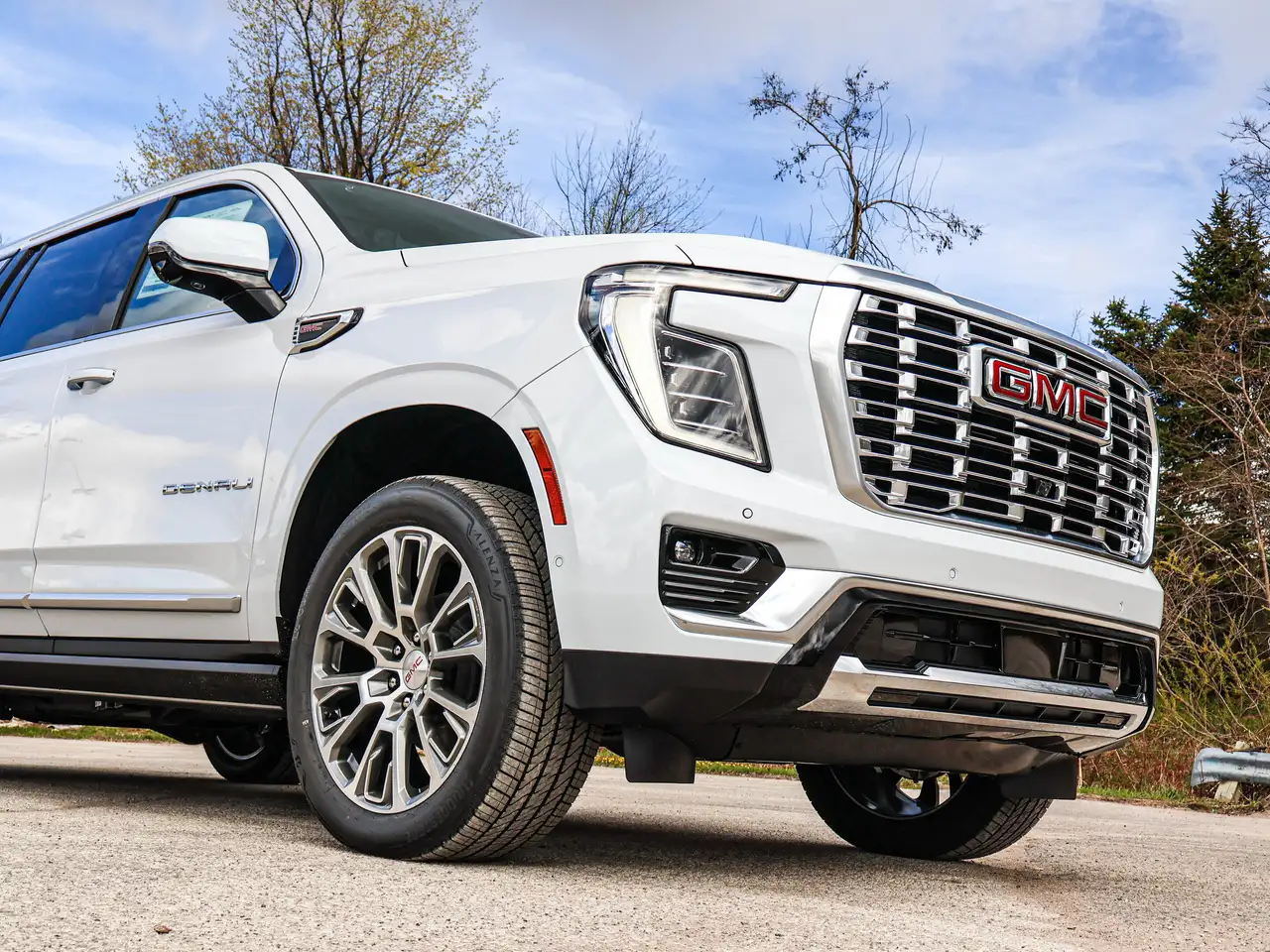 GMC Yukon photo GMC Yukon
