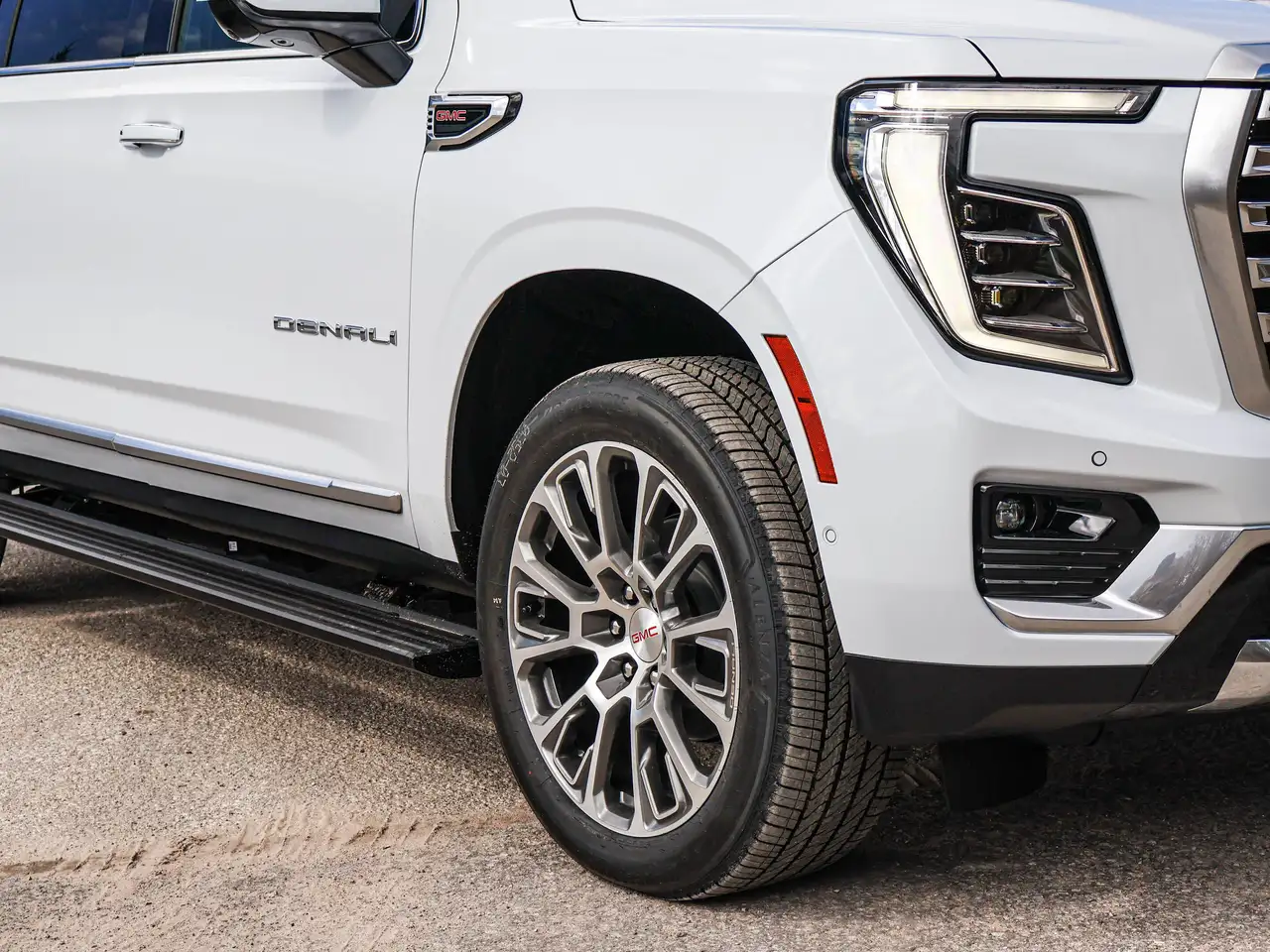 GMC Yukon photo GMC Yukon