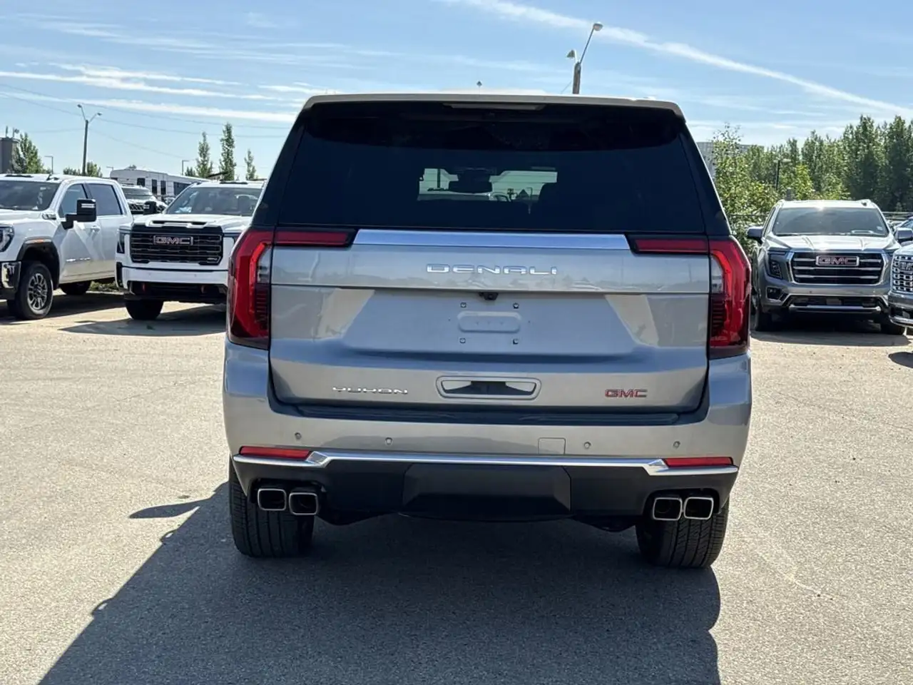 GMC Yukon снимка GMC Yukon