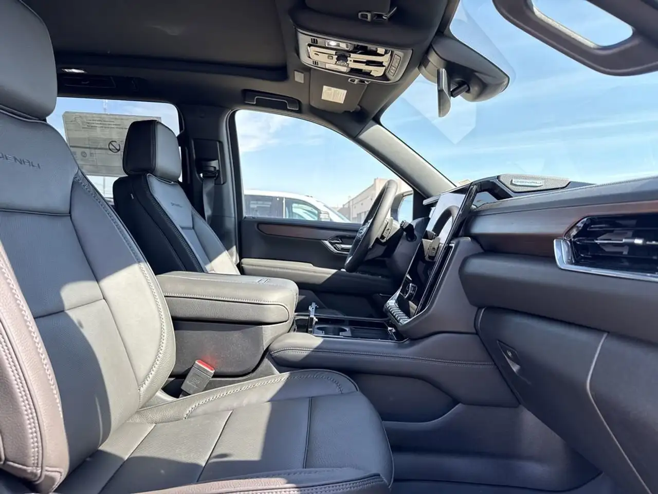 GMC Yukon снимка GMC Yukon