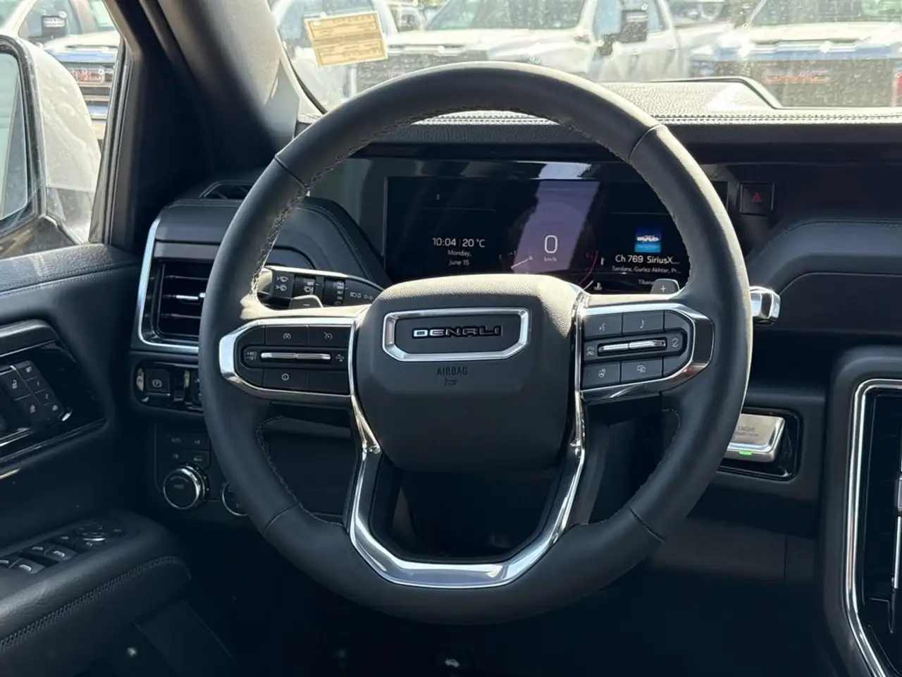 GMC Yukon снимка GMC Yukon
