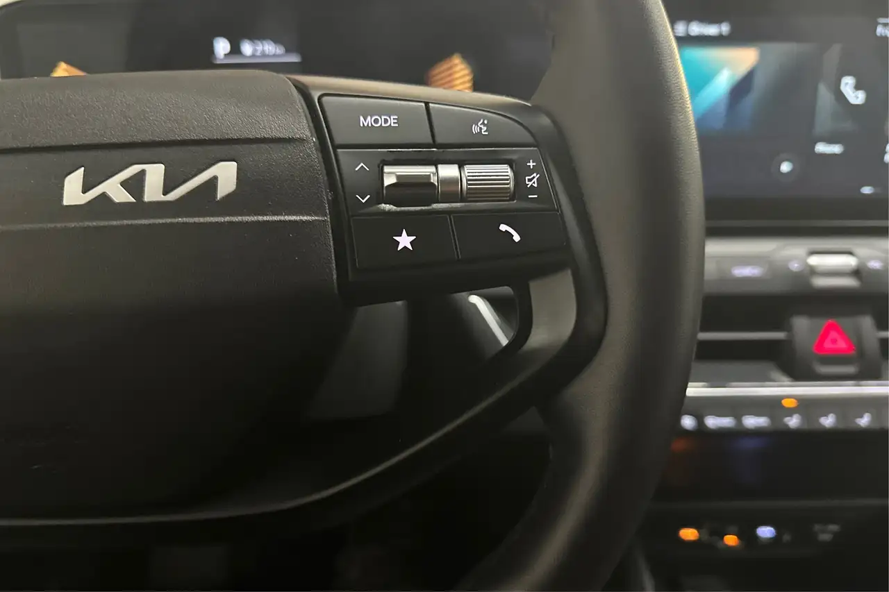 Kia K4 снимка Kia K4